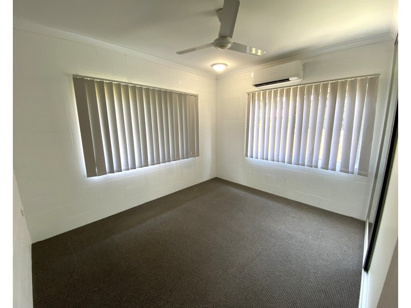 2/1 Deshon Street, Whitfield QLD 4870