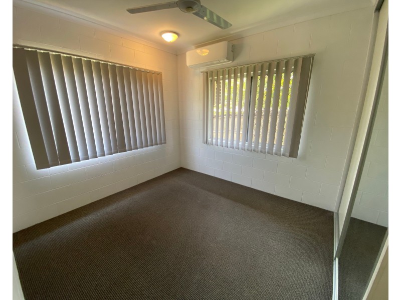 2/1 Deshon Street, Whitfield QLD 4870