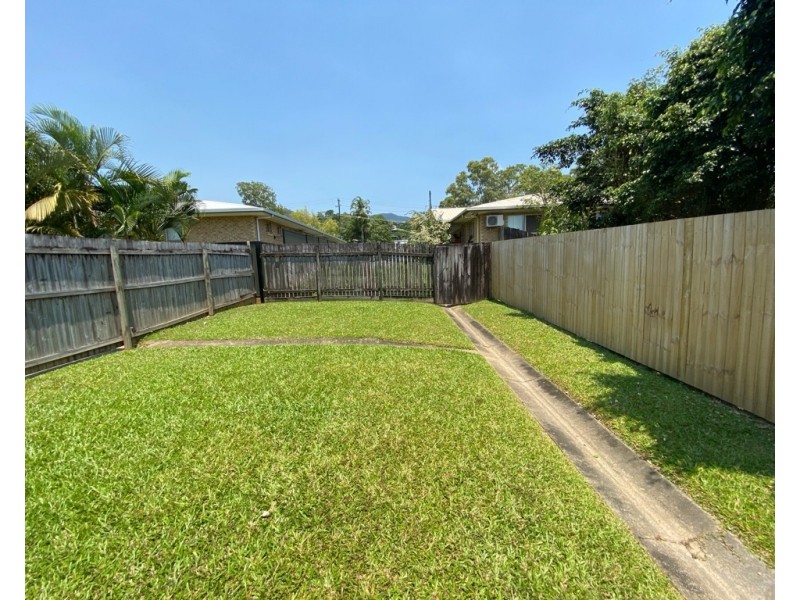 2/1 Deshon Street, Whitfield QLD 4870