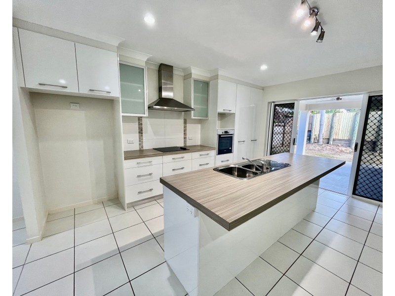 10 Sandridge Way, Smithfield QLD 4878