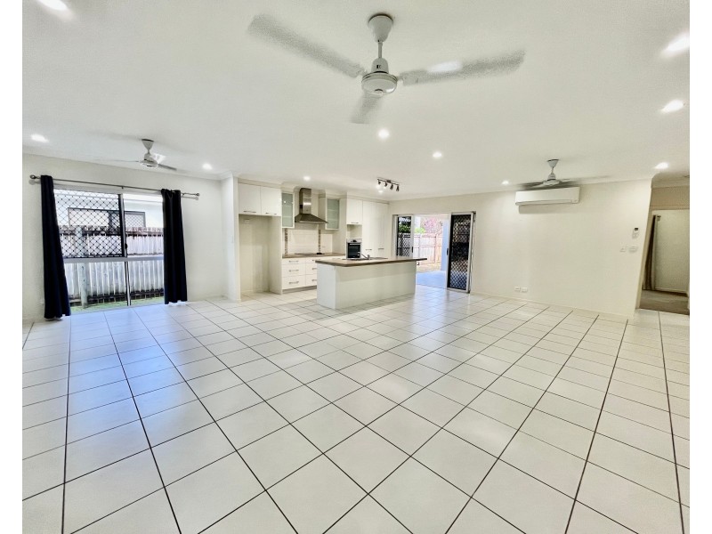 10 Sandridge Way, Smithfield QLD 4878