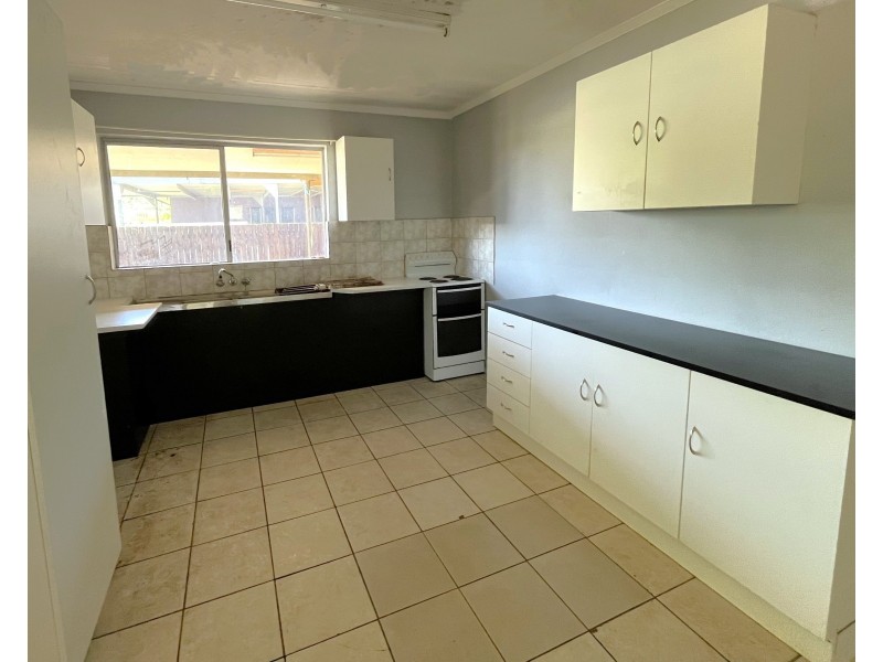 2/50 Toogood Road, Woree QLD 4868