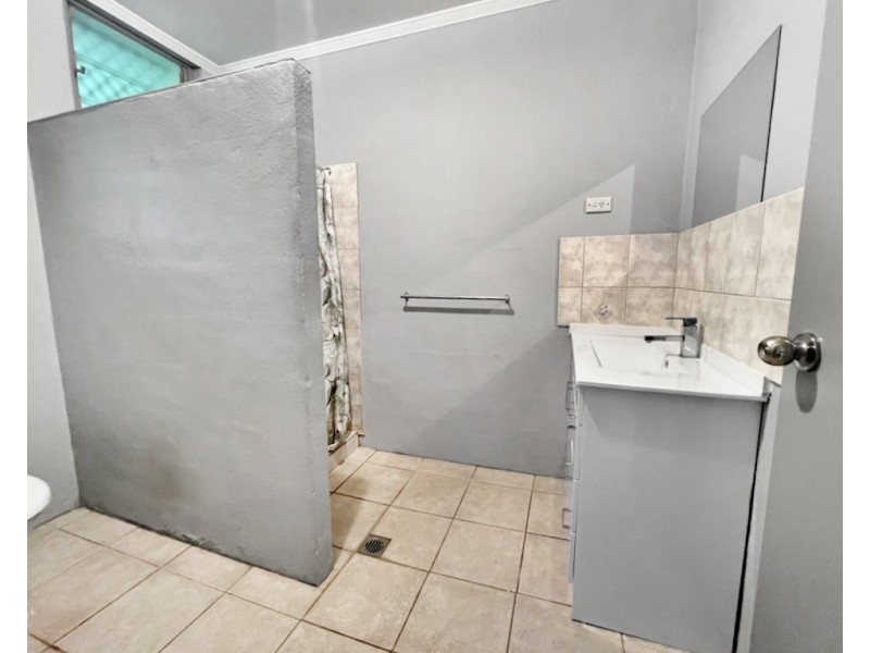 2/50 Toogood Road, Woree QLD 4868