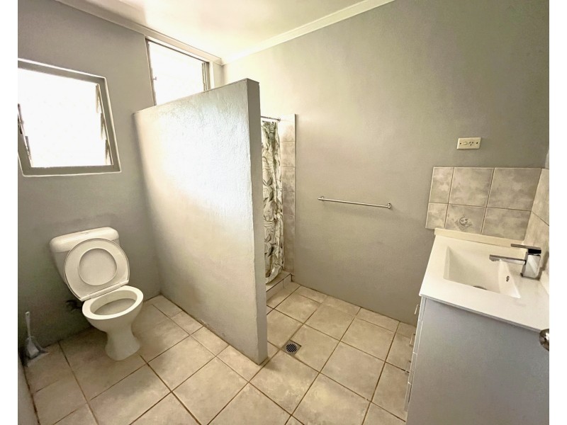 2/50 Toogood Road, Woree QLD 4868