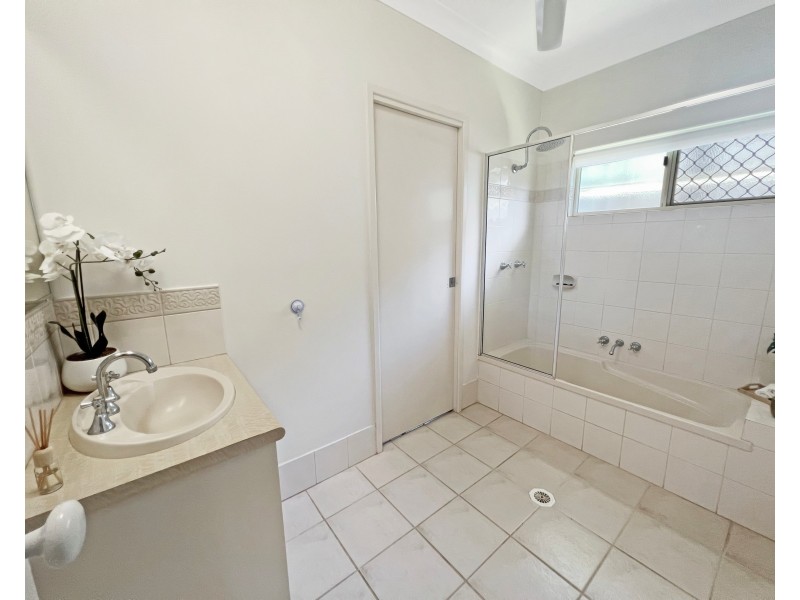 6 Barcoo Close, Bentley Park QLD 4869