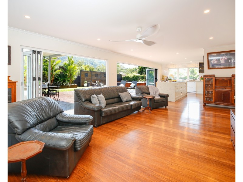 13 Impey Street, Caravonica QLD 4878