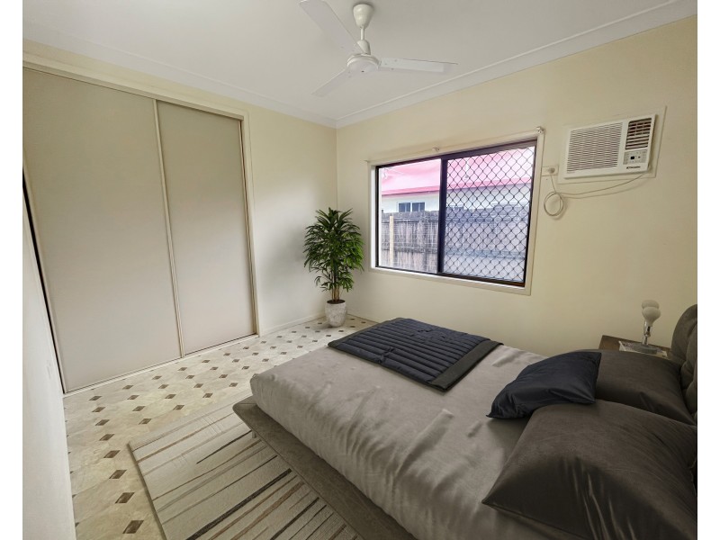 4 Castaways Close, Kewarra Beach QLD 4879