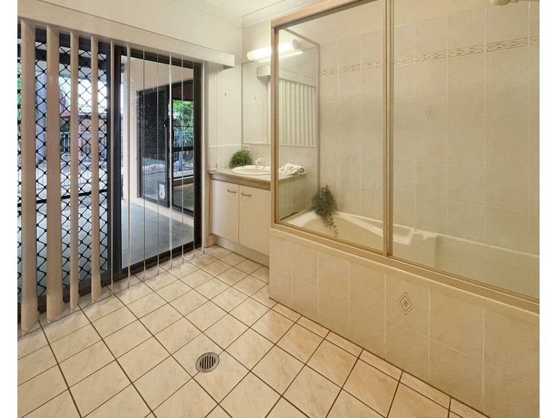 4 Castaways Close, Kewarra Beach QLD 4879