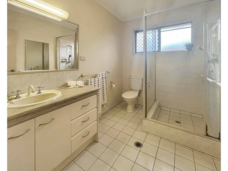 4 Castaways Close, Kewarra Beach QLD 4879