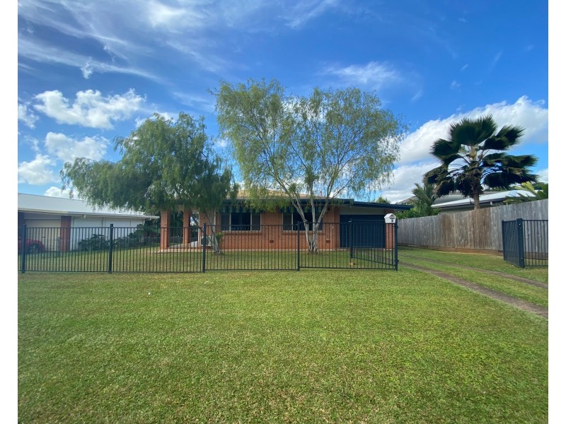 4 Vista Street, Bayview Heights QLD 4868