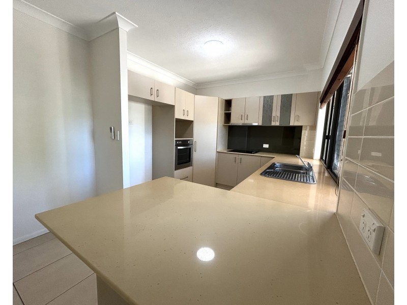 2/14 Macilwraith Street, Manoora QLD 4870