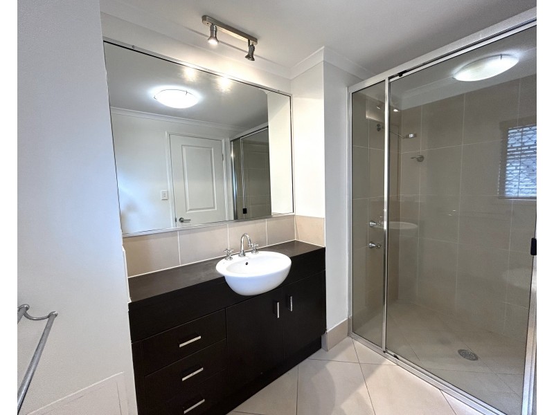 2/14 Macilwraith Street, Manoora QLD 4870