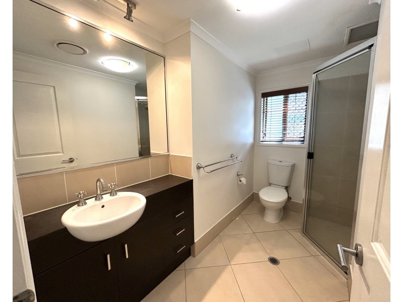 2/14 Macilwraith Street, Manoora QLD 4870