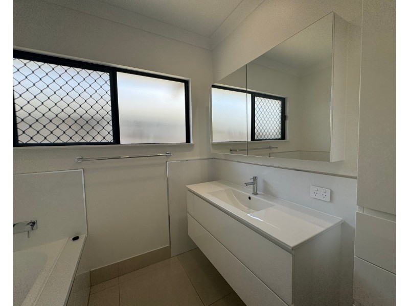 6 Moorinya Circuit, Mount Peter QLD 4869