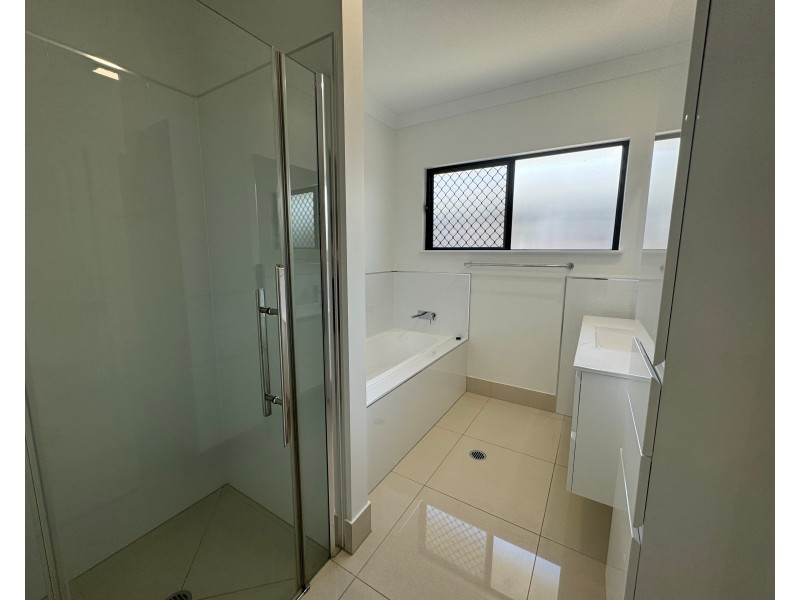 6 Moorinya Circuit, Mount Peter QLD 4869