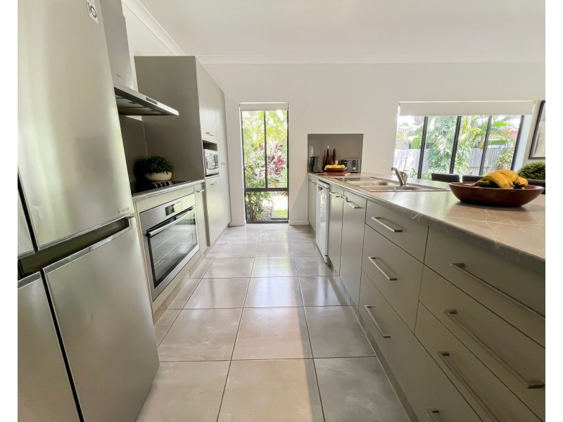 38 Seaways Street, Trinity Beach QLD 4879