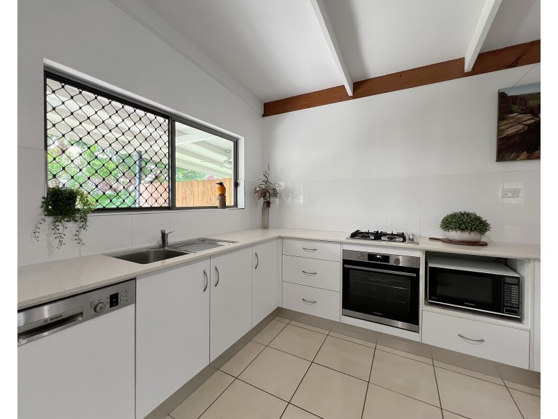 5 Boroko Close, Trinity Beach QLD 4879
