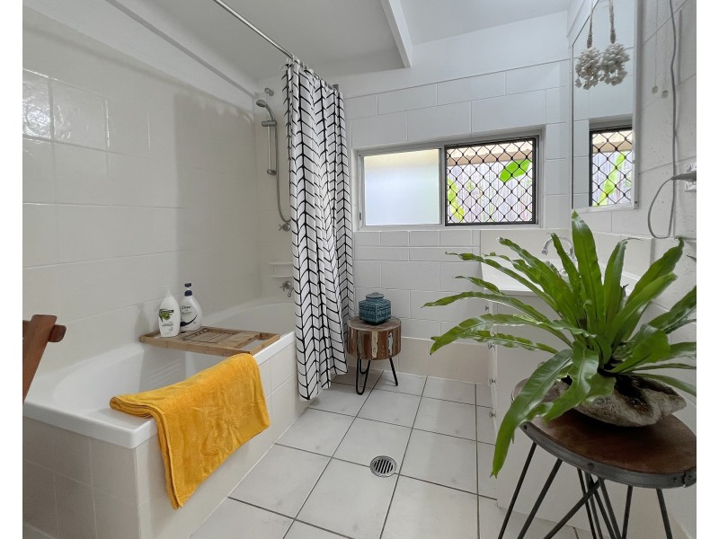 5 Boroko Close, Trinity Beach QLD 4879