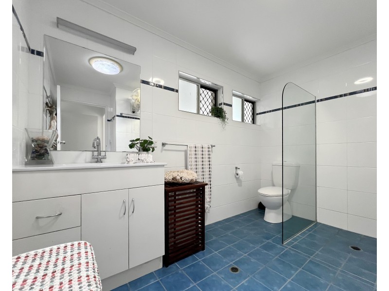 5 Boroko Close, Trinity Beach QLD 4879