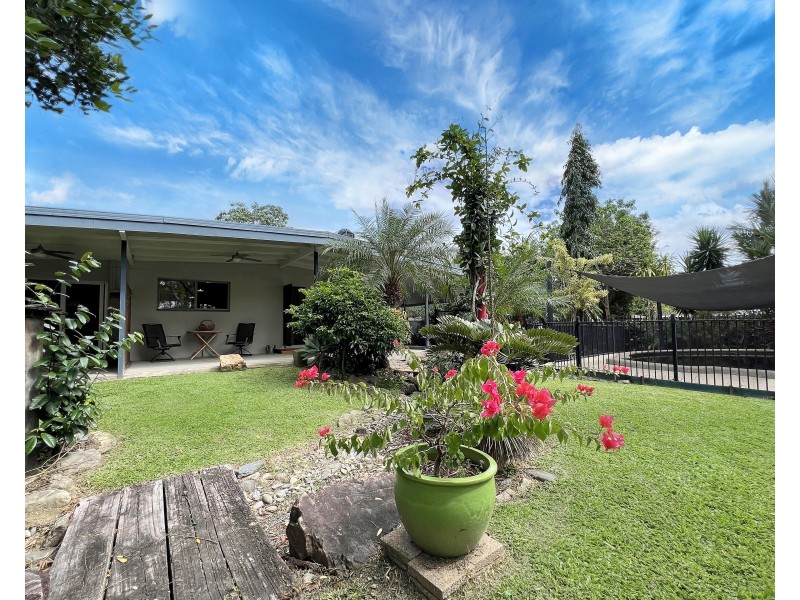 5 Boroko Close, Trinity Beach QLD 4879