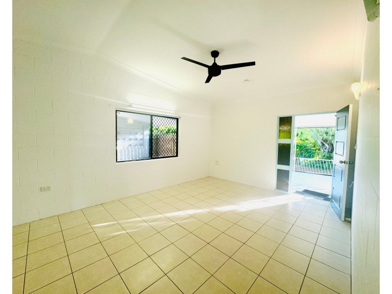 44 Oleander Street, Holloways Beach QLD 4878