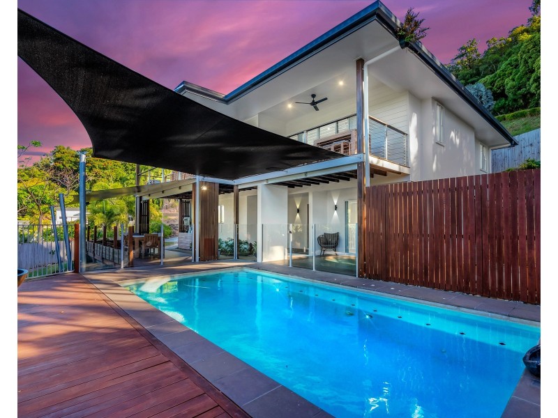 8 Seascape Close, Palm Cove QLD 4879
