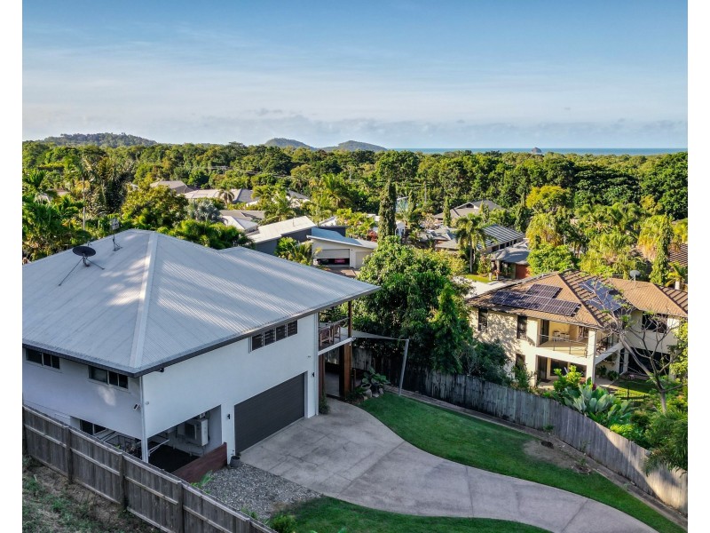 8 Seascape Close, Palm Cove QLD 4879