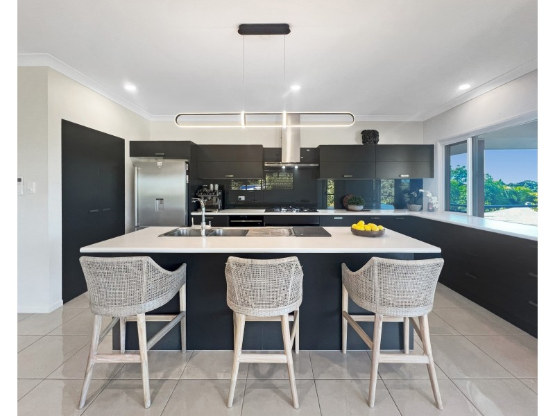 8 Seascape Close, Palm Cove QLD 4879