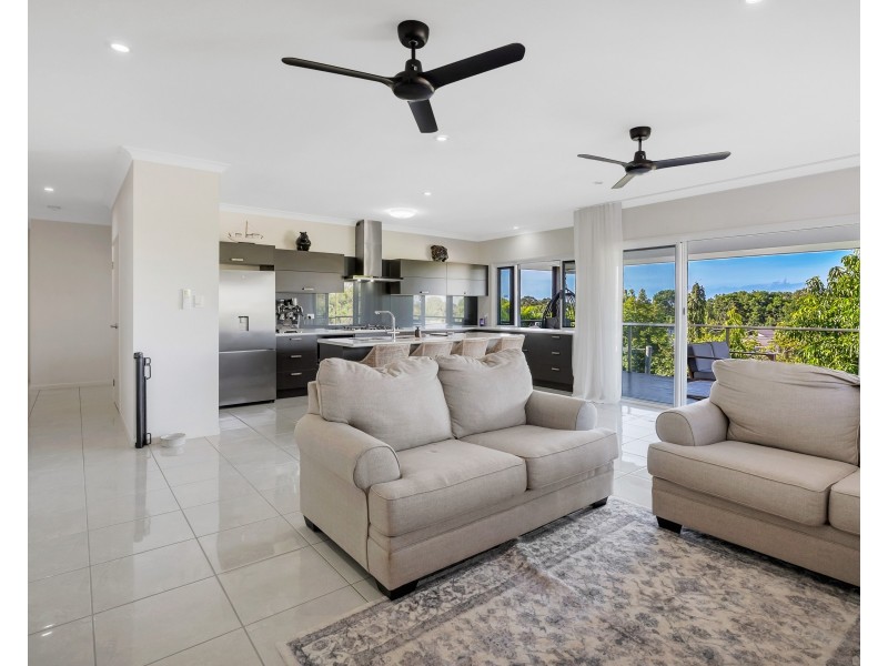 8 Seascape Close, Palm Cove QLD 4879