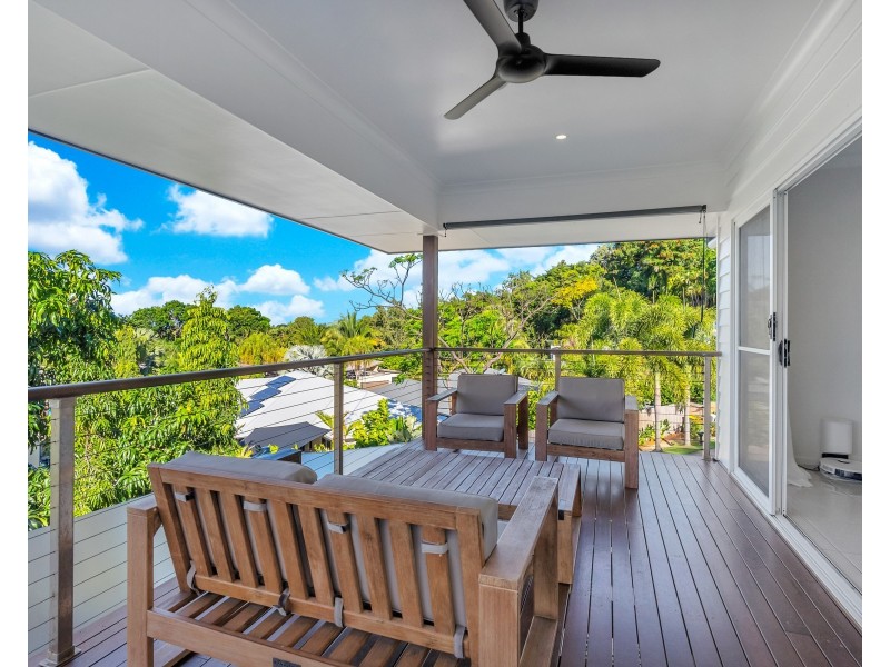 8 Seascape Close, Palm Cove QLD 4879