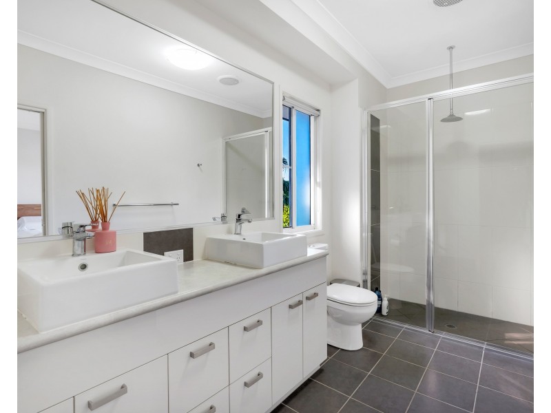 8 Seascape Close, Palm Cove QLD 4879