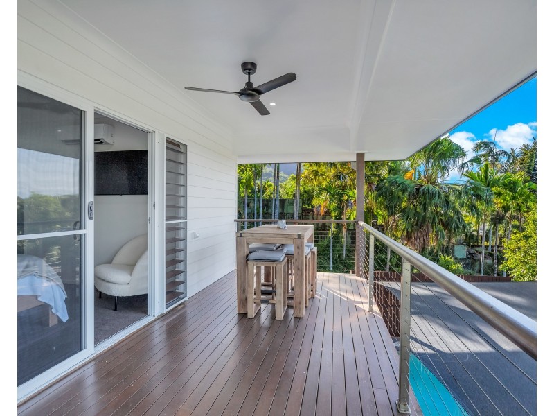 8 Seascape Close, Palm Cove QLD 4879