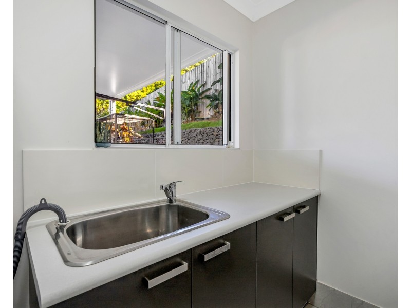 8 Seascape Close, Palm Cove QLD 4879