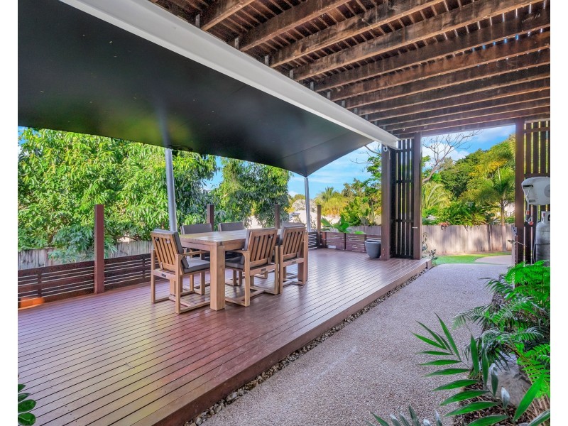 8 Seascape Close, Palm Cove QLD 4879