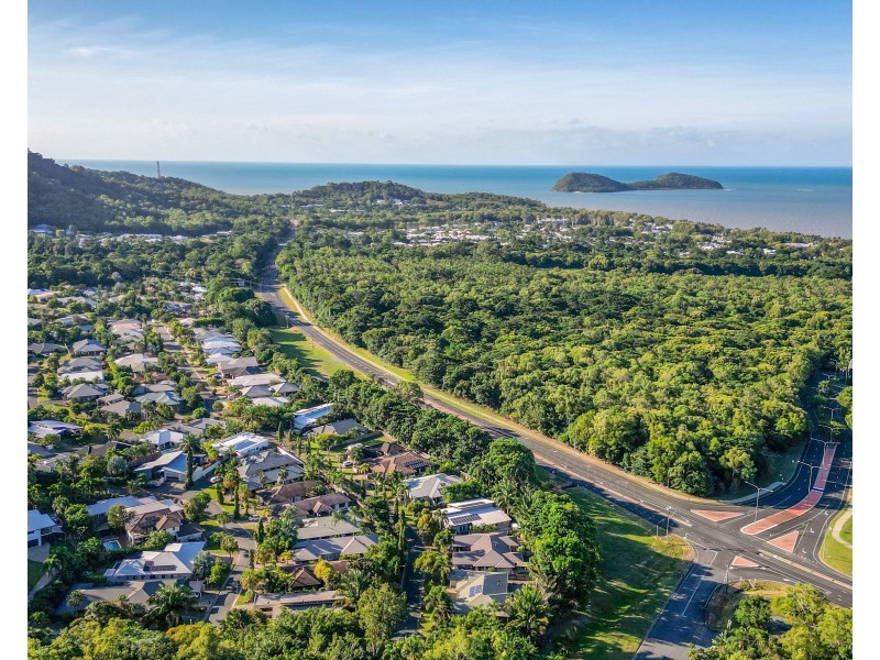 8 Seascape Close, Palm Cove QLD 4879