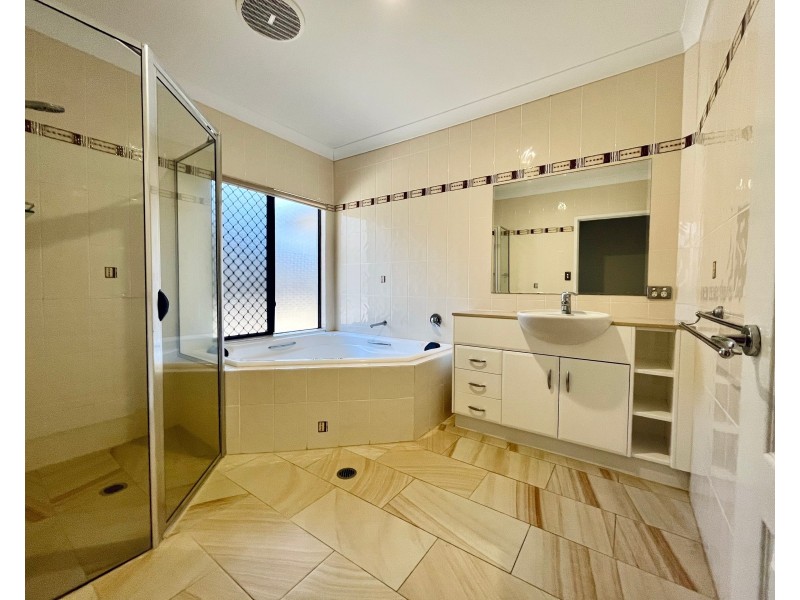 127 McFarlane Drive, Kanimbla QLD 4870