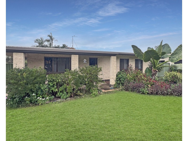 12 Ixora Court, Mooroobool QLD 4870