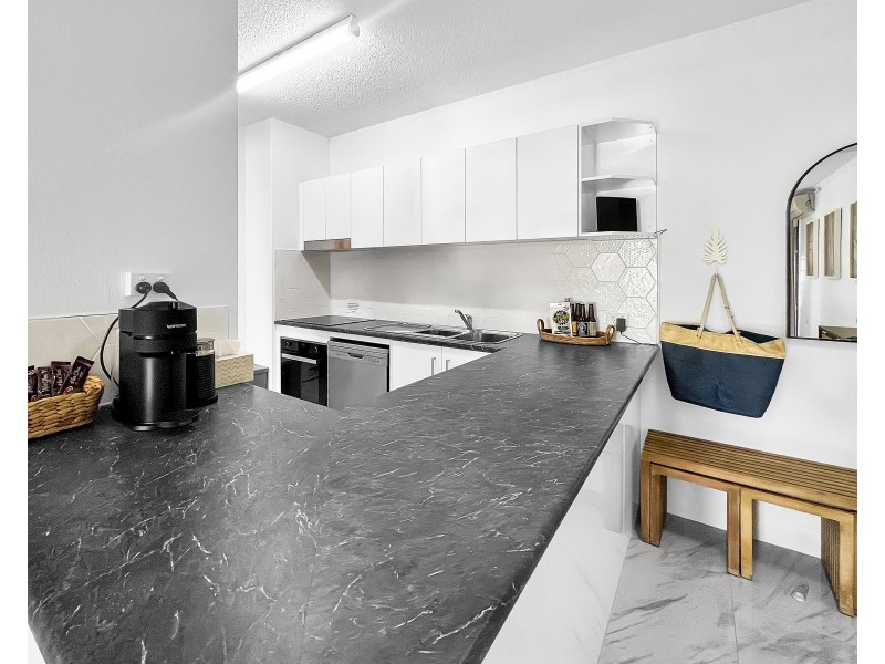 5/5-7 Amphora Street, Palm Cove QLD 4879