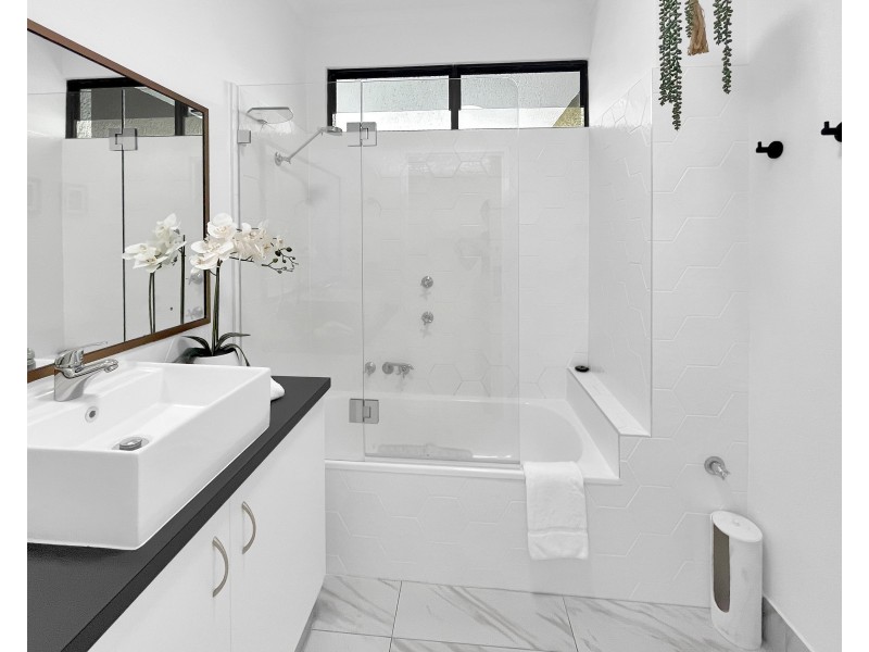 5/5-7 Amphora Street, Palm Cove QLD 4879