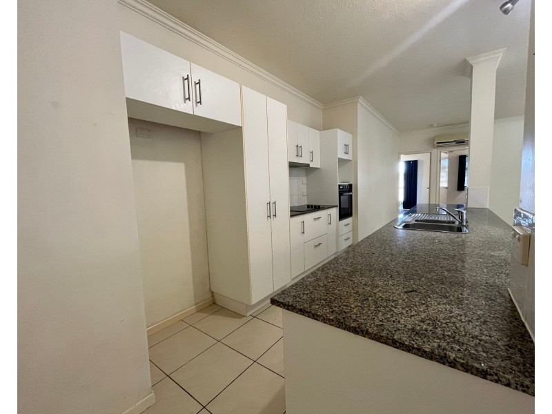 2/15 Minnie Street, Cairns City QLD 4870