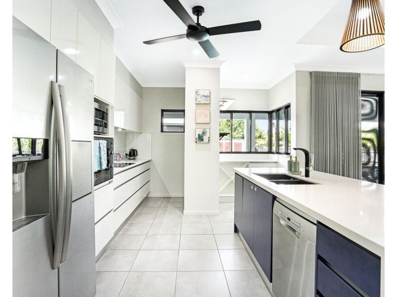 2 Flow Close, Trinity Beach QLD 4879