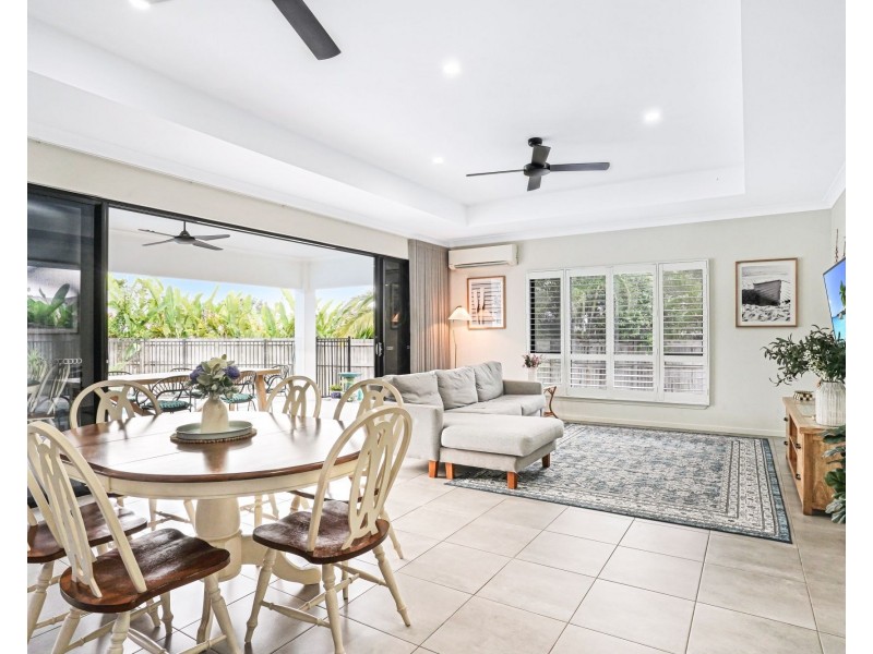 2 Flow Close, Trinity Beach QLD 4879