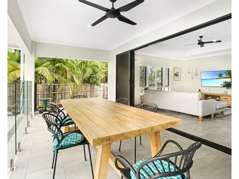 2 Flow Close, Trinity Beach QLD 4879