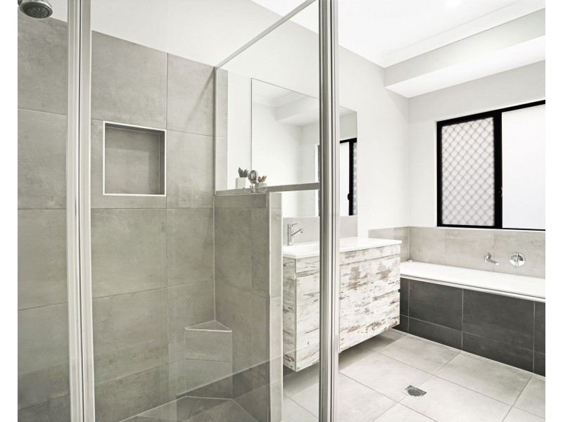 2 Flow Close, Trinity Beach QLD 4879