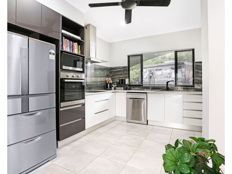 2 Flow Close, Trinity Beach QLD 4879