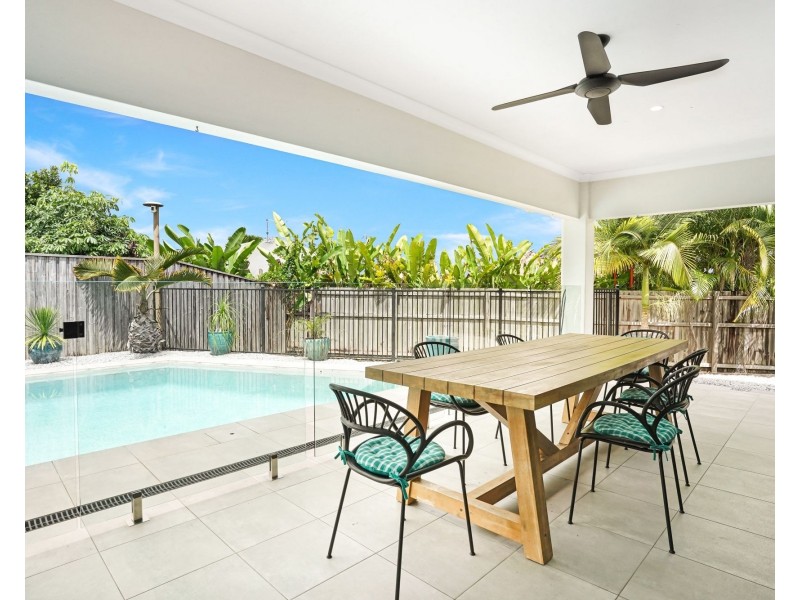 2 Flow Close, Trinity Beach QLD 4879