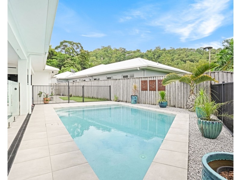 2 Flow Close, Trinity Beach QLD 4879