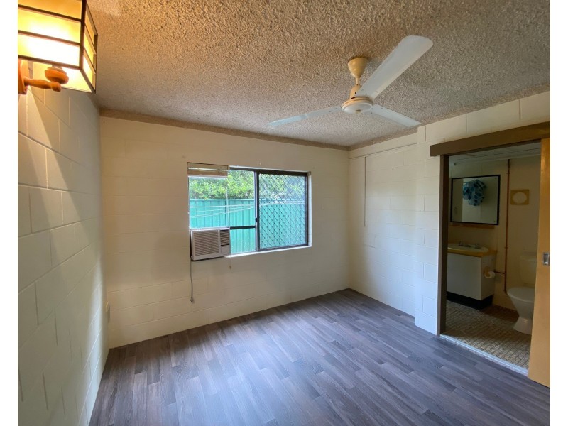 2/5 McPherson Close, Edge Hill QLD 4870