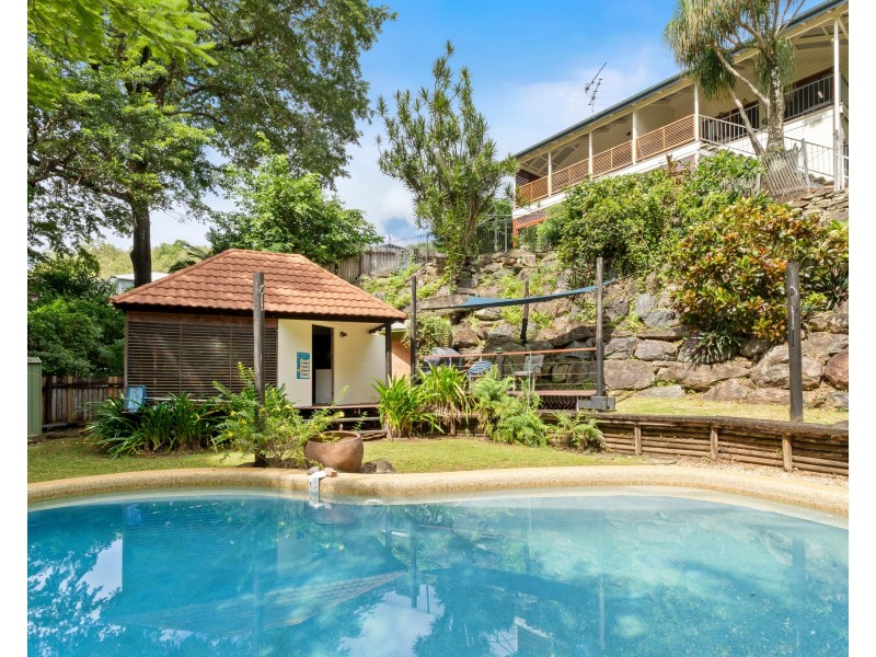 4 Holmes Street, Stratford QLD 4870
