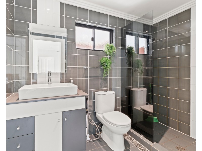 4 Holmes Street, Stratford QLD 4870